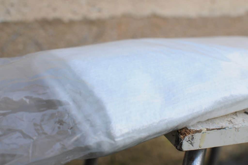 La laine de roche en rouleau neuve et bien blanche sans son emballage